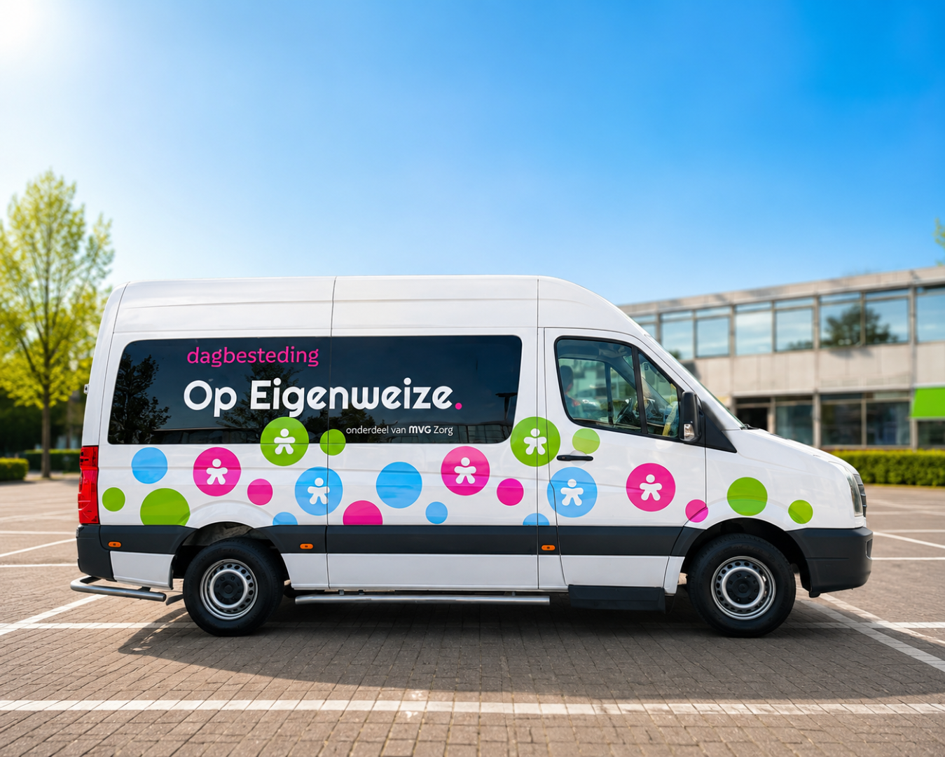begeleider mvg zorg help kind de auto in met lift